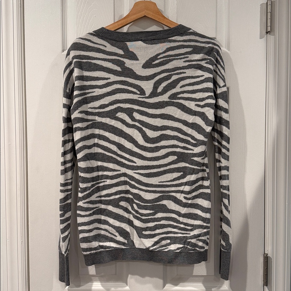 Express Sweater - Picture 4 of 4